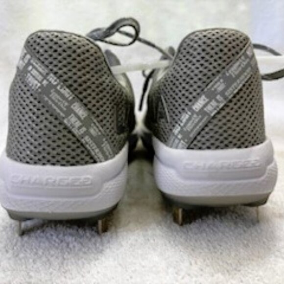 Under Armour Glyde 2.0 Softball Cleat in gray/metallic silver NWOT Size 9 - Picture 5 of 9